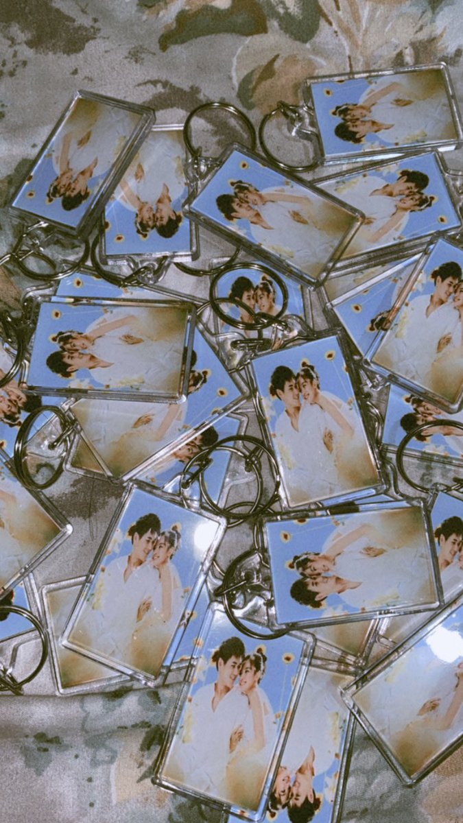 _dashcam's tweet photo. I’m so excited doing my freebie giveaway and I really wanted to create something special to share that love with all of you.
​Everything was made with so much care, and I hope these little goodies bring a smile to your face! 💖

See you sa aug 8 💛 https://t.co/JNZNIgdx8W