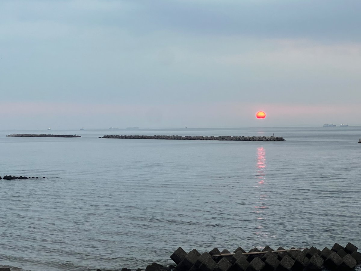 ZE_KUUU's tweet photo. AEO行𝄆109日目 
あくびムドラー 1.5時間
今日は曇天の海
波が穏やかで気持ちよかった
海って物語が漂っているみたいで感情がくすぐられる https://t.co/BpVXSZZvmA
