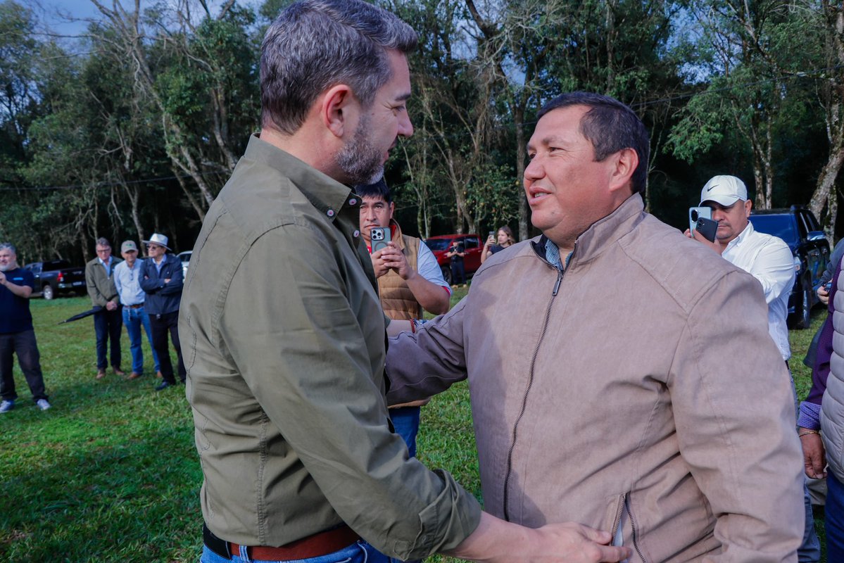 ViceParaguay's tweet photo. 📍Ya estamos en Itapúa. 🇵🇾

El vicepresidente de la República @AllianaPedro, llegó al séptimo departamento para desarrollar una intensa jornada de trabajo. https://t.co/WpRV9tpk9P