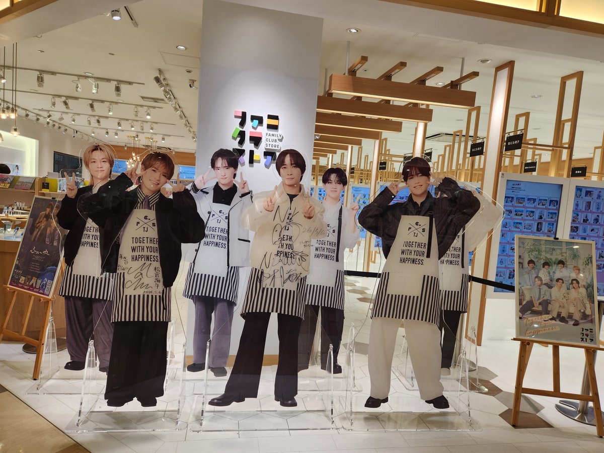 aotay12's tweet photo. 舞台大変良かった👏
せっかく福岡来たのでファミクラとPayPayドーム見に行って中洲屋台でご飯してホテルでヲタ活なう。楽しい(´；ω；｀)💚 https://t.co/VaCJxZbLTO