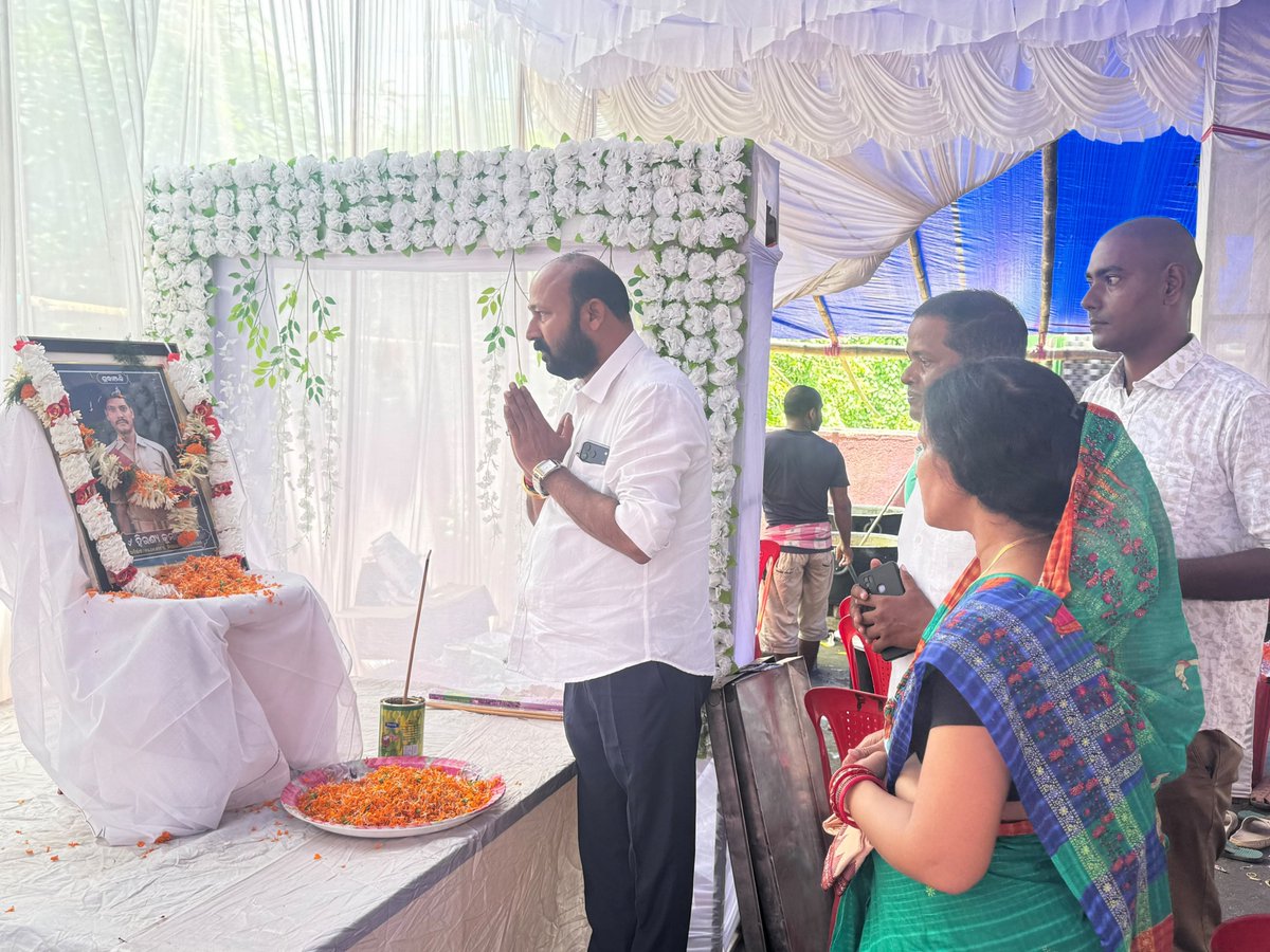 Bapu4Talcher's tweet photo. ଢେଙ୍କାନାଳ ଜିଲ୍ଲା କାମାକ୍ଷାନଗର ନିର୍ବାଚନ ମଣ୍ଡଳୀ ଅନ୍ତର୍ଗତ କନ୍ତାରୀପାଟ ଗ୍ରାମର ଆମର ଦୃଢ଼ ସମର୍ଥକ ଶ୍ରୀ ସଞ୍ଜୟ କୁମାର ଦାସଙ୍କ ସାନଭାଇ ସ୍ୱର୍ଗତ ହିରଣ୍ୟ କୁମାର ଦାସଙ୍କ ଏକାଦଶାହ କାର୍ଯ୍ୟରେ ଯୋଗଦେଇ ଅମର ଆତ୍ମା ପ୍ରତି ଶ୍ରଦ୍ଧାଞ୍ଜଳି ଅର୍ପଣ କଲି। https://t.co/3oApM20QOd