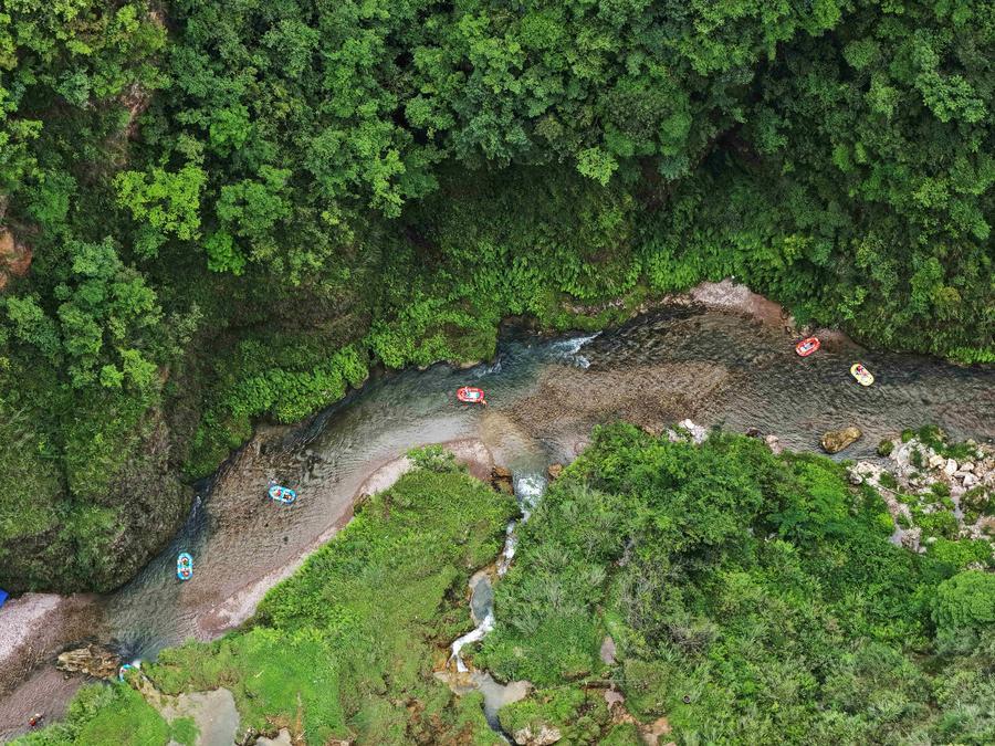 XHNews's tweet photo. During the summer vacation, Huangping in southwest China's Guizhou Province has leveraged its mountain springs and canyon landscapes to develop a rafting tourism brand, attracting visitors for a refreshing getaway while boosting local tourism and incomes. https://t.co/1W5Pl8i2cc https://t.co/P9ufTmyela