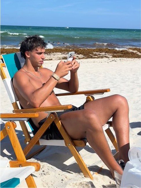 ffrdq1's tweet photo. Joao😵‍💫 https://t.co/mBdokfGgMC