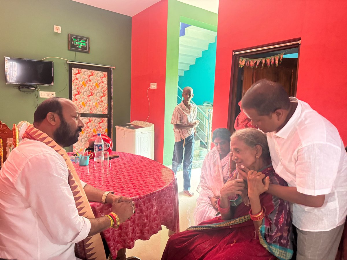 Bapu4Talcher's tweet photo. ଢେଙ୍କାନାଳ ଜିଲ୍ଲା କାମାକ୍ଷାନଗର ନିର୍ବାଚନ ମଣ୍ଡଳୀ ଅନ୍ତର୍ଗତ କନ୍ତାରୀପାଟ ଗ୍ରାମର ଆମର ଦୃଢ଼ ସମର୍ଥକ ଶ୍ରୀ ସଞ୍ଜୟ କୁମାର ଦାସଙ୍କ ସାନଭାଇ ସ୍ୱର୍ଗତ ହିରଣ୍ୟ କୁମାର ଦାସଙ୍କ ଏକାଦଶାହ କାର୍ଯ୍ୟରେ ଯୋଗଦେଇ ଅମର ଆତ୍ମା ପ୍ରତି ଶ୍ରଦ୍ଧାଞ୍ଜଳି ଅର୍ପଣ କଲି। https://t.co/3oApM20QOd