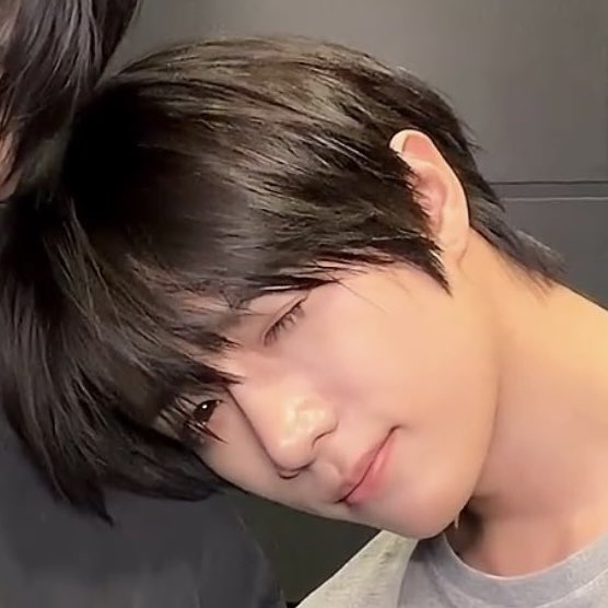 553springs's tweet photo. this is the first time that bg winked successfully and he looks so CUTE his long lashes 😭 https://t.co/btSP6oQJY5