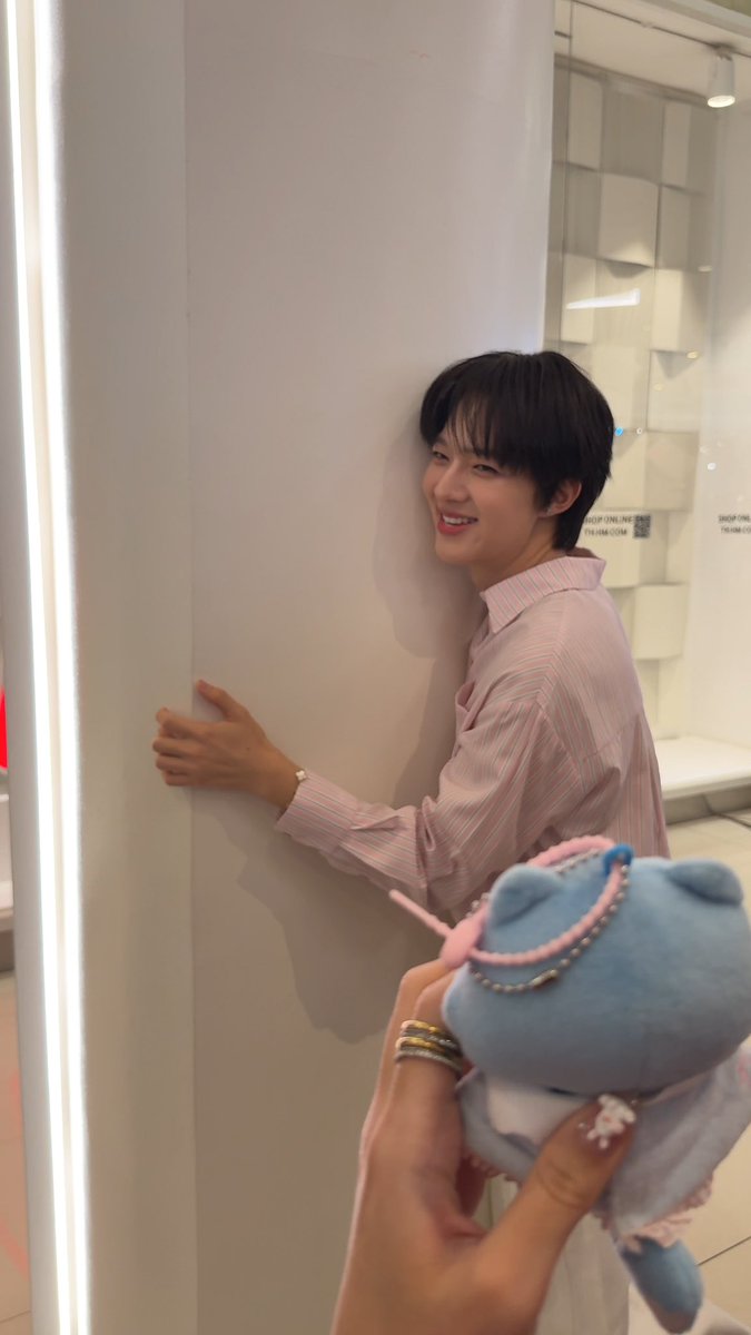 bammununn's tweet photo. หนูไม่อยากไปโรงเรี๊ยนนน 🎀🤏🏻💒

SWEET SCENT WITH NUNEW
#WithatXNunew https://t.co/dzt5wDgr5z
