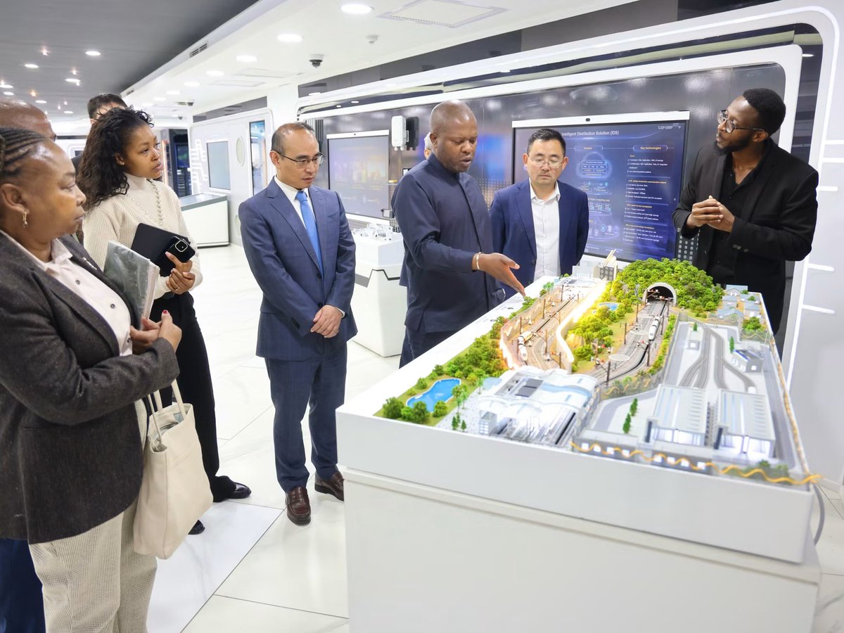 GautengANC's tweet photo. Cde Lebogang Maile visited the Huawei Innovation Centre to explore innovative digital solutions that will strengthen teaching and learning in Gauteng, advancing the ANC Manifesto’s commitment to modern, technology-driven education.
#LetsDoMoreTogether #ANCGPAtWork⚫️🟢🟡 https://t.co/qMfjhhPhfo