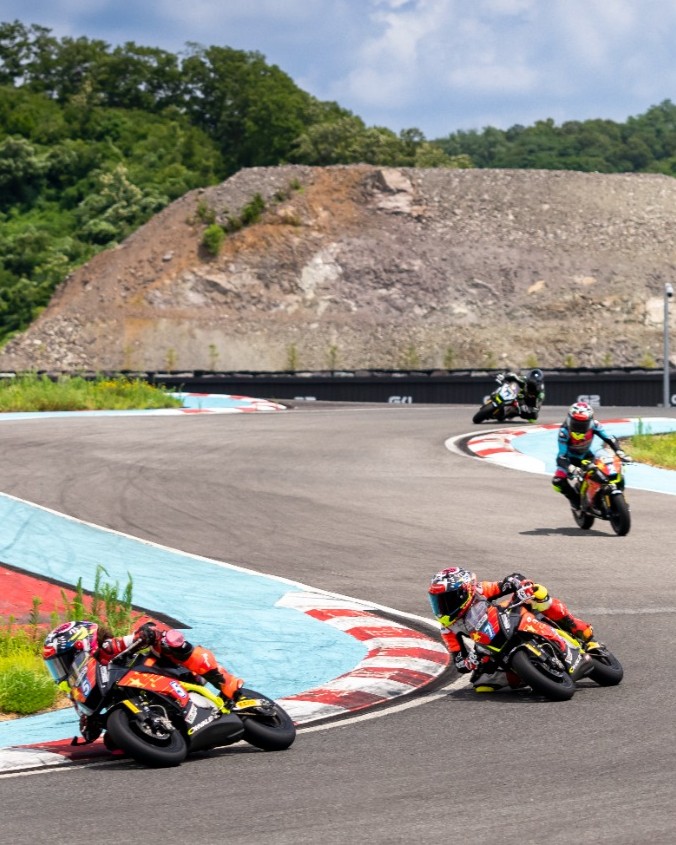 motominiws's tweet photo. The championship fight is heating up! 🔥 Here are the #MotoMini NEA Series standings after Round 8 🏆

160cc
🥇 SU Lambert
🥈 HAN Xiu Yu
🥉 LI Jiayouen

190cc
🥇 CHEN Qipeizheng
🥈 NGO Nguyen Minh Tuan
🥉 WANG Handuo

#RoadToMotoGP 🏁 https://t.co/QSEDwHlefM