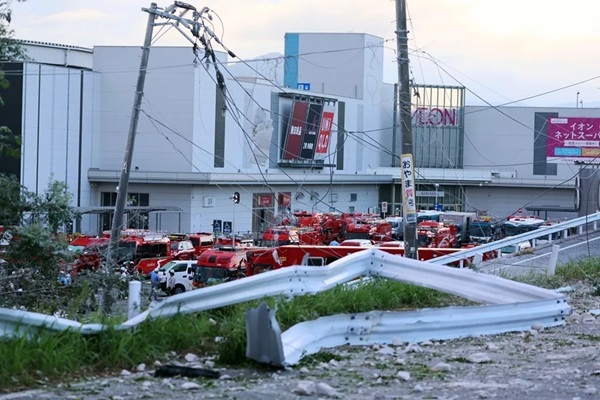 ElFaroRD's tweet photo. JAPON: Aumentan los muertos por el terremoto 7,1.Para más información:
https://t.co/XAsbUP5Pcn
#terremoto #tokio #elfarord https://t.co/ossDzIydaw