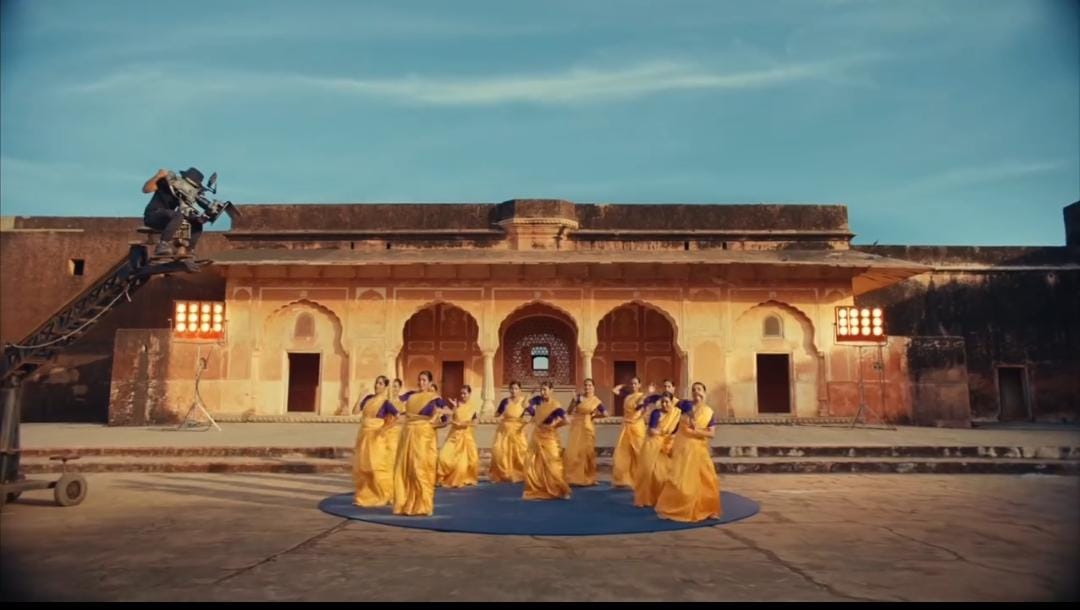 LuciferLuck37's tweet photo. From sunrise in the hills 🌄
To sunsets by the sea 🌅
Every corner of India inspires. 
#IncredibleIndiaByIndiGo

https://t.co/vg4so9If40