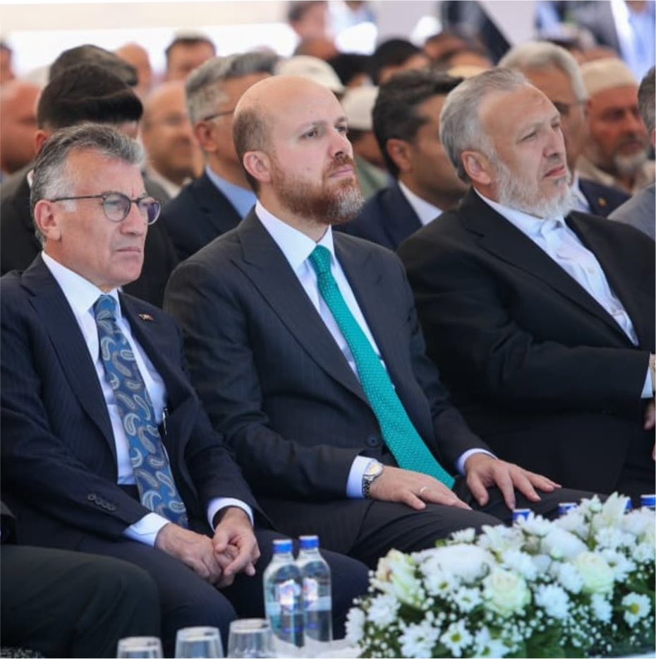bilalerdoganedt's tweet photo. Necmeddin Bilal Erdoğan, Peygamber Efendimiz’in (s.a.v.) örnek hayatını gelecek nesillere aktarmayı amaçlayan Siyer-i Nebî Külliyesi’nin temel atma törenine katıldı. https://t.co/SILgJRU3Sy