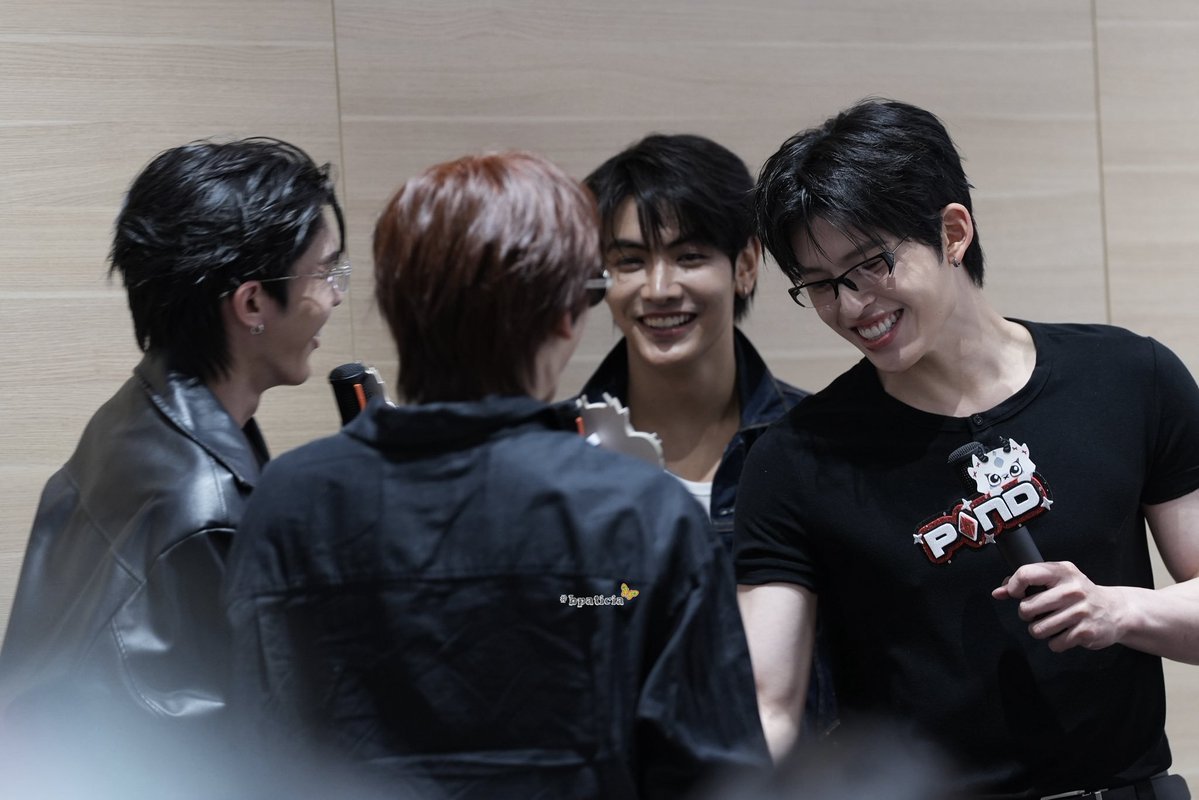 Haru8wfg's tweet photo. သားတွေကိုကြူးမယ်

JASPER FLAREY FANSIGN

#งานมหกรรมนิยายนานาชาติ2026xJASPER https://t.co/ZZo6cTHbh8