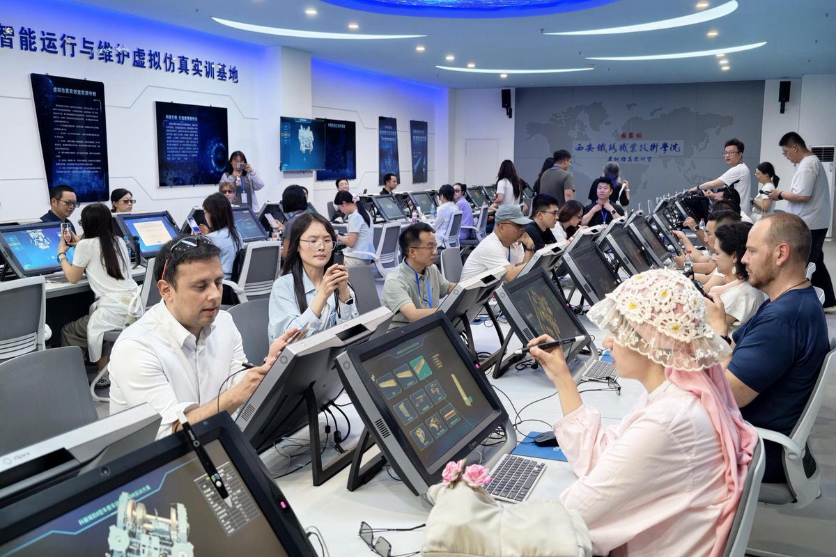 MeetXiAnNow's tweet photo. Creators from around the world are in Xi’an for the ‌Perceiving Happiness in China Tour. They explore ancient history at the Terracotta Warriors site and museums, and visit industrial parks to see modern growth.#China #xian https://t.co/0MwMyhkNtw