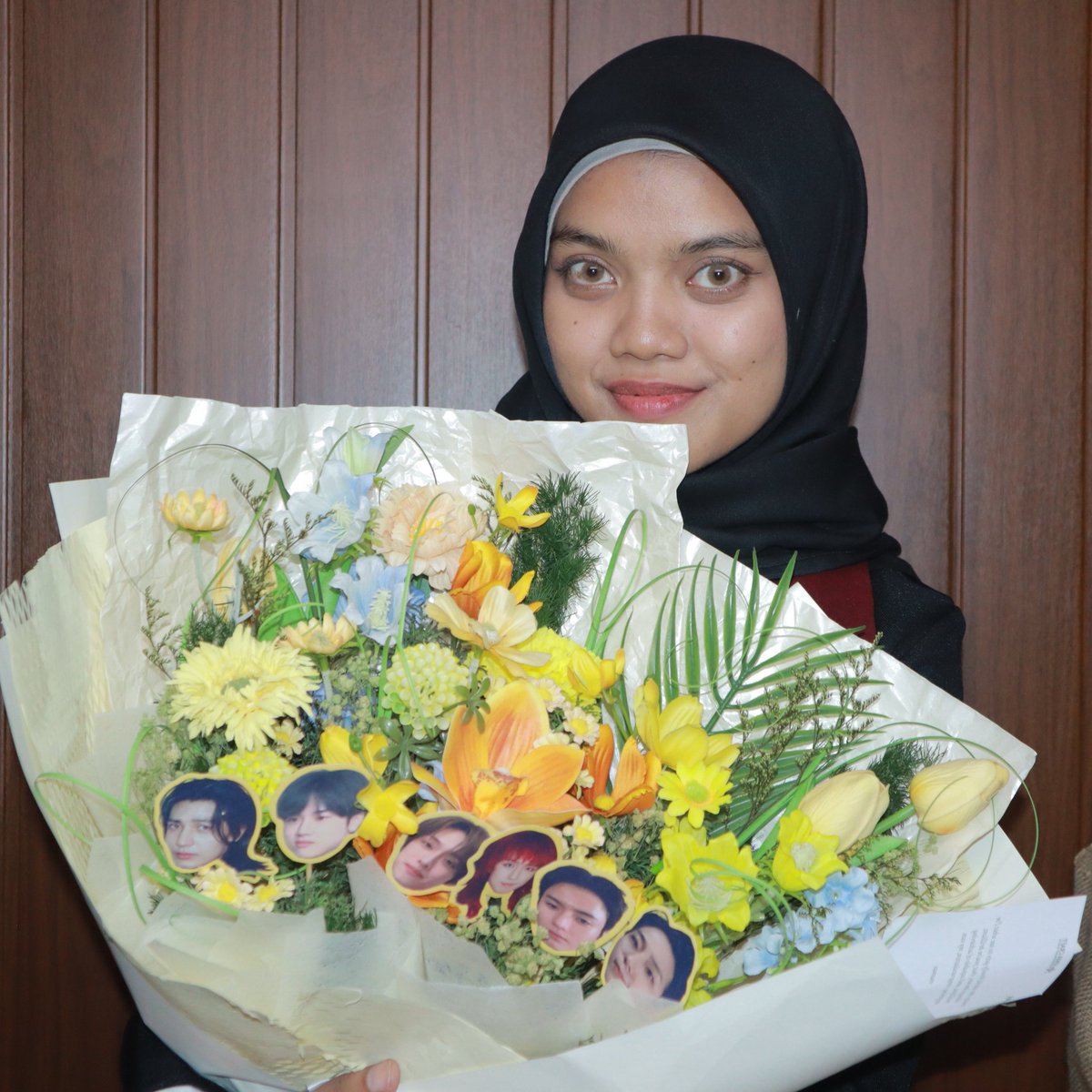 junhanagrotek's tweet photo. yang kerja                                yang cantik https://t.co/jOiuqq0N3p