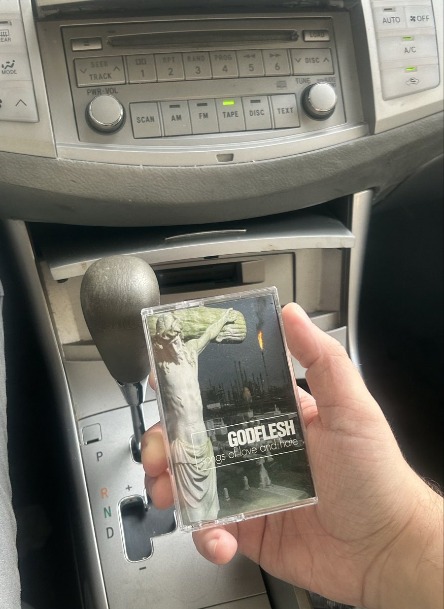 darkmusick_'s tweet photo. decided to pull out the best album ever today https://t.co/u429gJpf7F