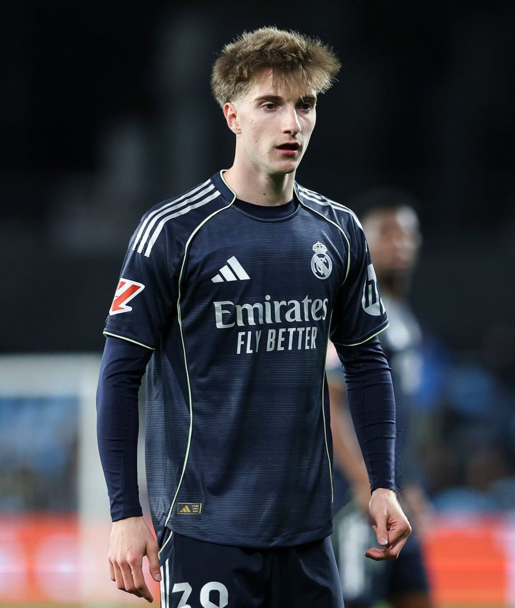 RMCFarab's tweet photo. 🚨 رامون ألفاريز (صحفي) : 

بيع رائع لغونزالو من جانب ريال مدريد. 

40 مليون يورو مقابل 70% من حقوقه، مع إمكانية الحفاظ على السيطرة على مستقبله.

أما صفقة بالاسيوس، فقد أخبرتكم سابقاً أنها ستسير بشكل أبطأ قليلًا، لكنها أيضاً قريبة من الاكتمال مقابل مبلغ يقترب من 10 ملايين يورو، مع الاحتفاظ كذلك بـ70% من الحقوق.

أصبح لدى المدريديين الآن فريق في الدوري الإنجليزي لمتابعته.