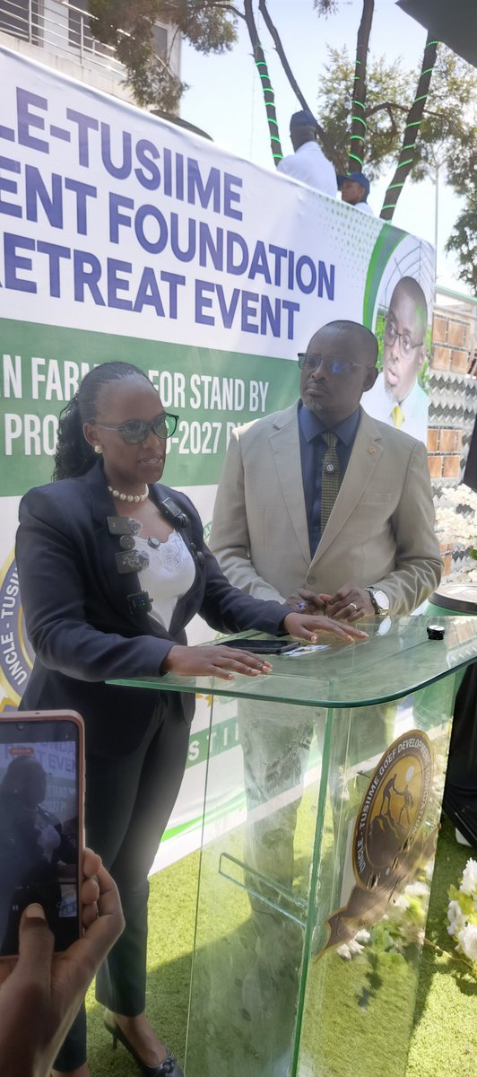 Amosiasa's tweet photo. Project Coord.Muhereza Valentine “Kachaina” and Spokesperson Flavia Nyakato of the Uncle- T Dev't Foundation have pledged to give free legal aid to widows targeted by property grabbing.This was made at the https://t.co/54prcEYJCJ Retreat at 1962 Holiday Resort
@Kachainamedia https://t.co/EZWmgsRfbW