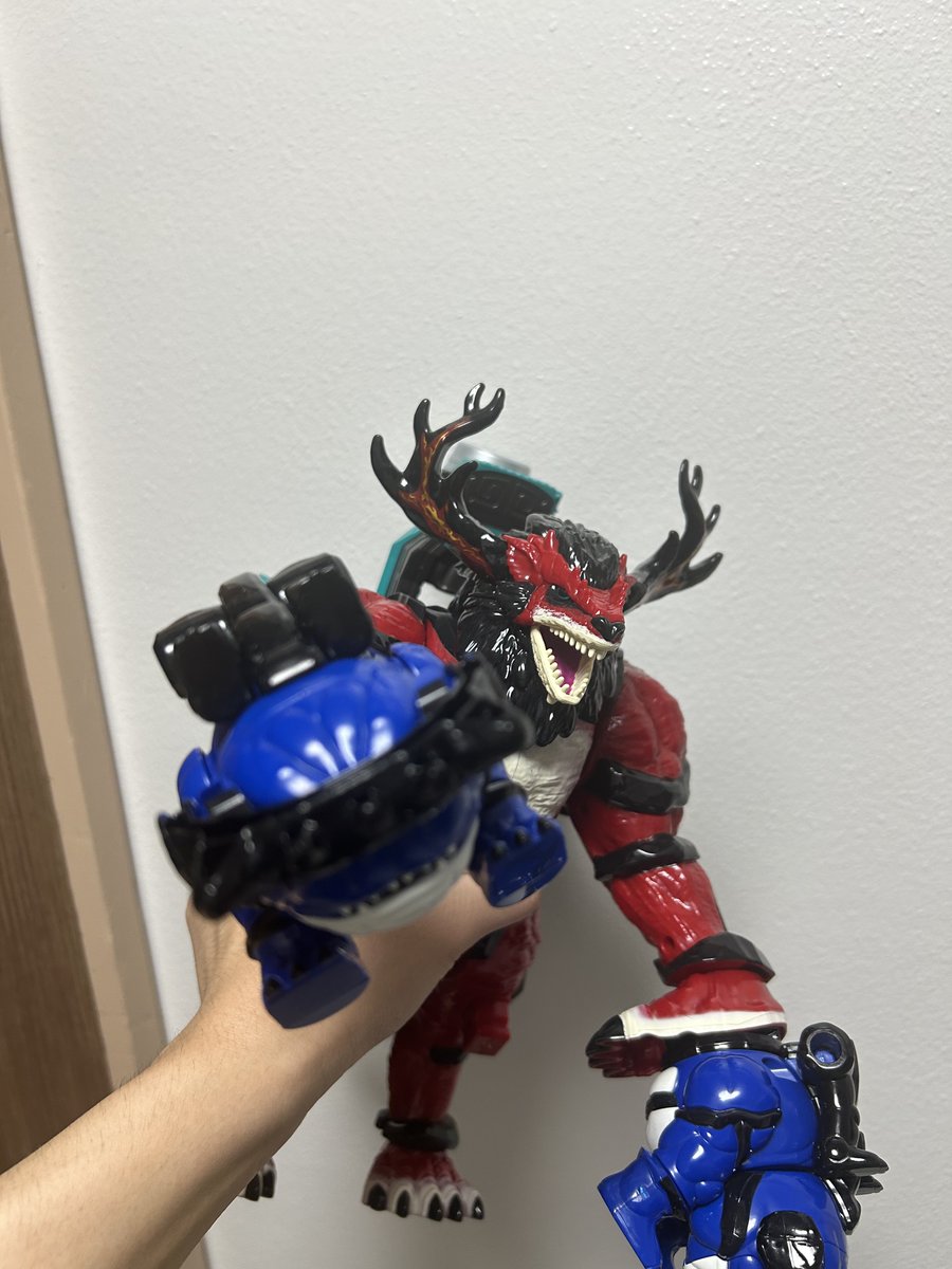 kohfull's tweet photo. ゴウカクの手首の軸可動のおかげでゴウカク武装のパンチングポーズがキマる https://t.co/YcbLfsoBbF