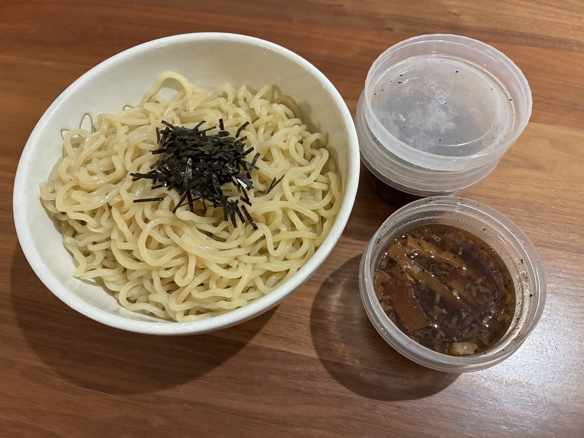 toriaezuramen's tweet photo. 中華つけ蕎麦 でき心
@d556_8716m

いろはに千鳥で大絶賛されてた、でき心さんに訪問！…したいけど流石に遠いし…と思ったら地方発送あるとのことで早速注文🚚したら結構すぐ到着☺️✨
すげーーうまい🤩甘さ、酸味、辛味がドカン💥他で食べたことない味😋 麺2つ分(たぶん400g)があっという間🫣 https://t.co/zyfe8Pr7UE