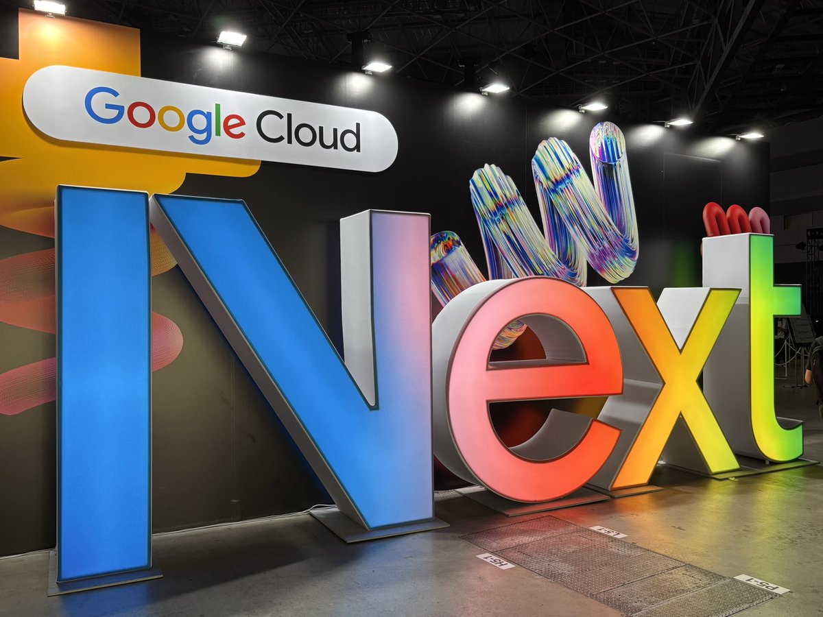 ayutaroyv's tweet photo. #GoogleCloudNext
午後からの参加だけど学びが多いイベントでとても楽しい🥳

今見てるのもおもしろいけど、今の私に必要なのは隣のセッションだったな🫨となったり。
全セッションのスライド全部ください！！！って思っているのは私だけではないはず🙂‍↕️ https://t.co/erTauhmCC3