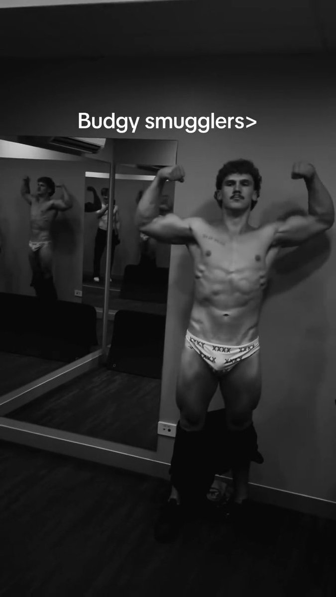 user51227217's tweet photo. Aussie alpha love to flex in his budgys https://t.co/6OYF8e7L5B