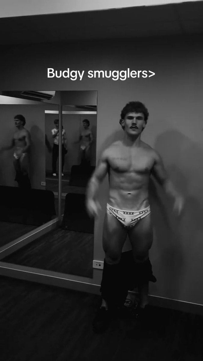 user51227217's tweet photo. Aussie alpha love to flex in his budgys https://t.co/6OYF8e7L5B