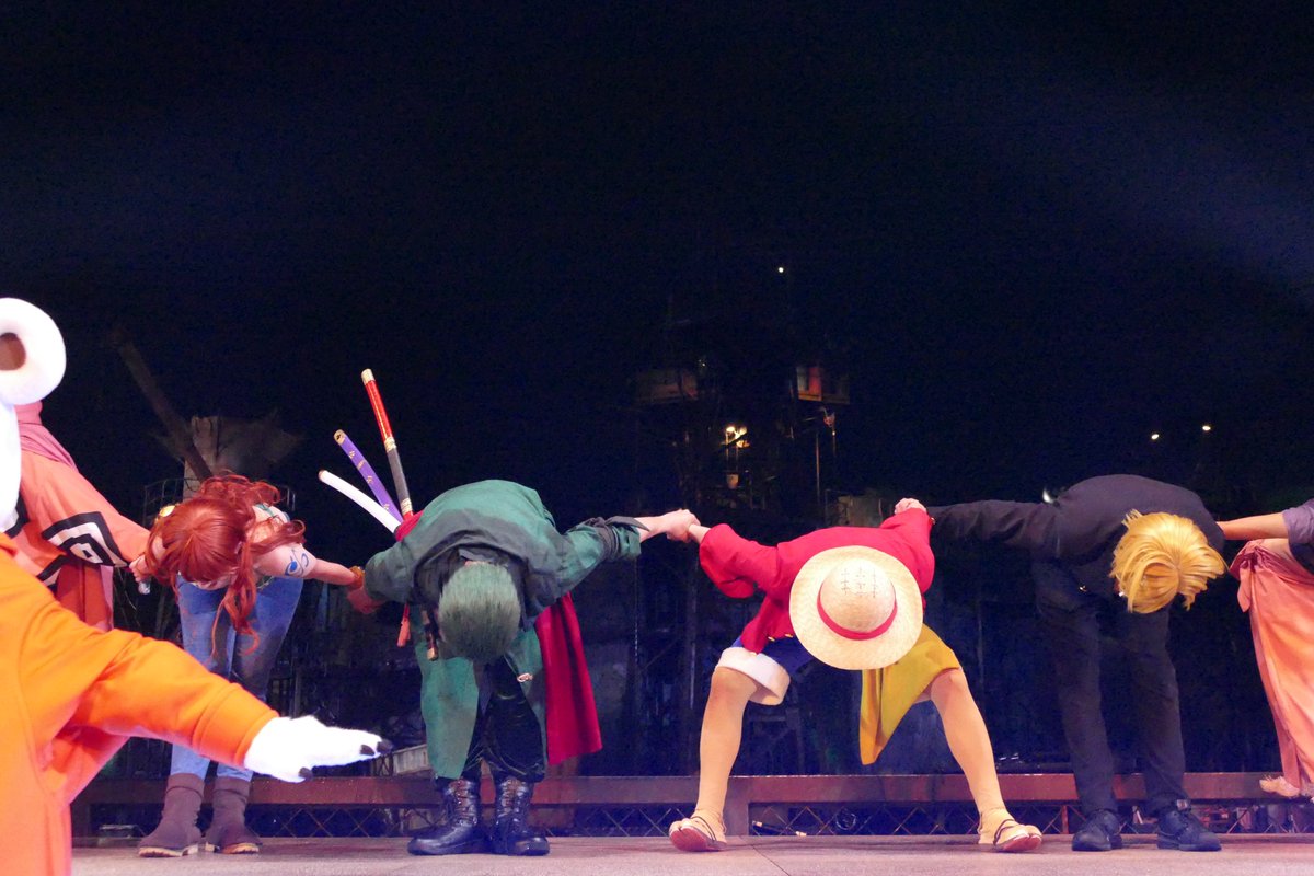 ayu6659's tweet photo. 【7/30プレショ】
微笑みながら手を差し伸べて船長を待ってる9210ゾロぉ…！！！
そして一味全員で手つないでお辞儀ぃ…！
こ、こ、ここがワシのオールブルー！！！！！！！
拓未ルフィのお辞儀の仕方があまりにもルフィすぎて「大千穐楽じゃん😭！！！！（※違います）」て声カスカスになった。 https://t.co/NVvjNUp0Hw