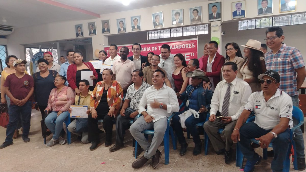 davidroserow's tweet photo. Con éxito culminamos la Escuela de Liderazgo y Participación en Santo Domingo de los Tsáchilas proceso de formación q se suma a las distintas iniciativas q impulsamos en todo el país con el objetivo de empoderar a la ciudadanía de sus derechos y fortalecer la organización social https://t.co/3LwyCNnHkw