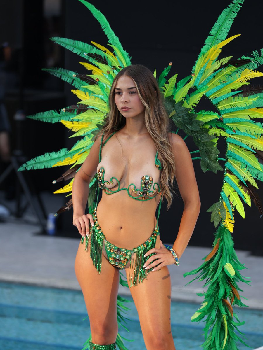 darlaqueendom's tweet photo. Sophie Rain walked the runway with unmatched confidence. 🌿🔥 https://t.co/3cksu9Ua58