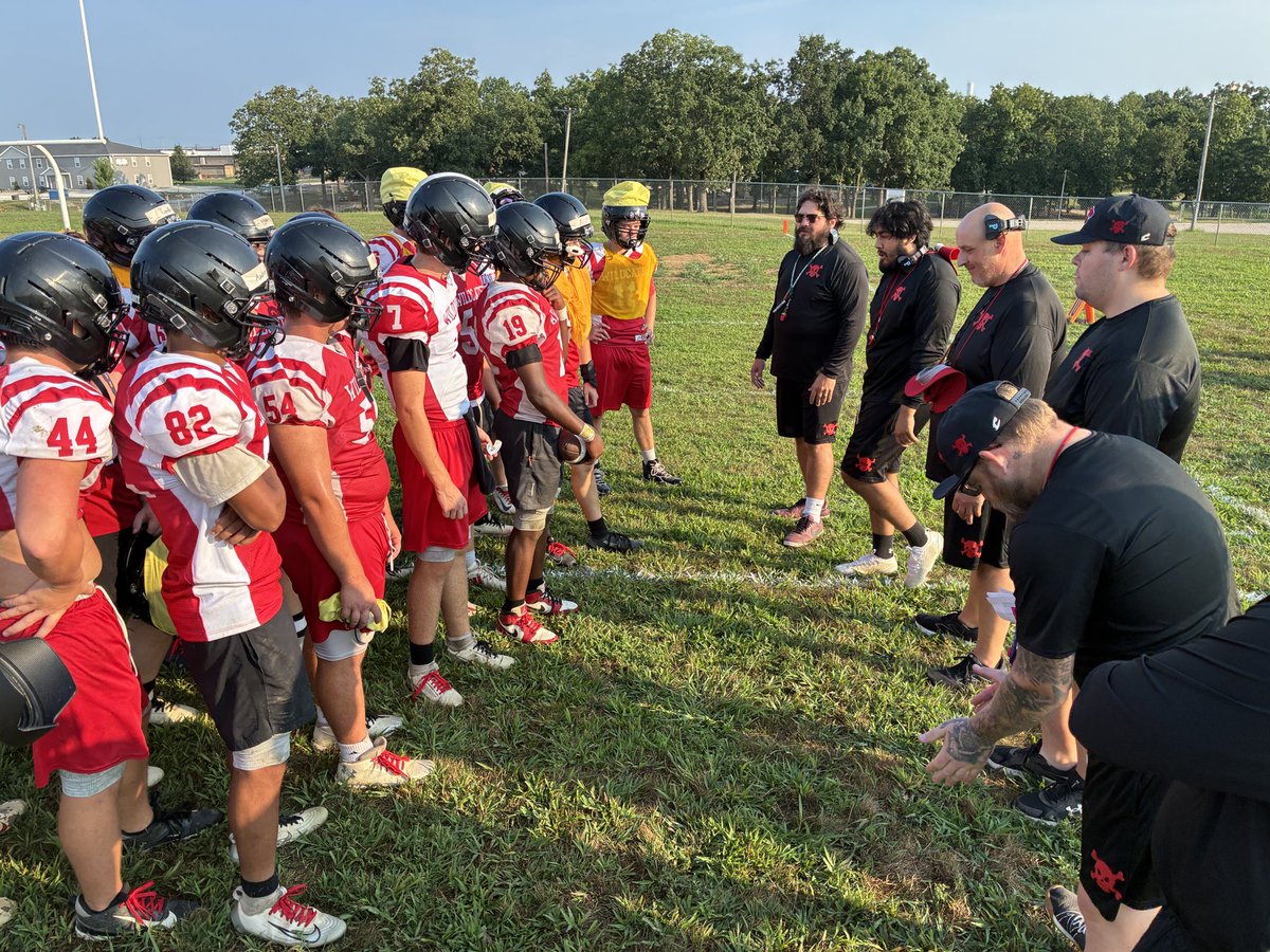 RodKRCG13's tweet photo. New Linn Football coach Billy Sonnemaker and the Wildcats bringing the energy in the final summer practice! We’ll have the story tonight @KRCG13 https://t.co/t3RTUPYijv