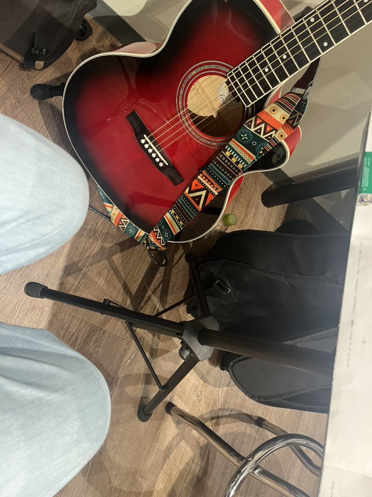 s04blau's tweet photo. 恵比寿Cham pan ponにてこなつのゆらぎのライブでした🎸
ギター1本で12曲やるのは初めてだったので緊張しました…

全曲松田聖子さんでお送りしましたけども、今回初めて聴く曲もあってこんなにいい曲がいっぱいあるんだな〜と嬉しい発見もありました☺️

楽しかったな😌ありがとうございました！！ https://t.co/zjJNkjjdhV