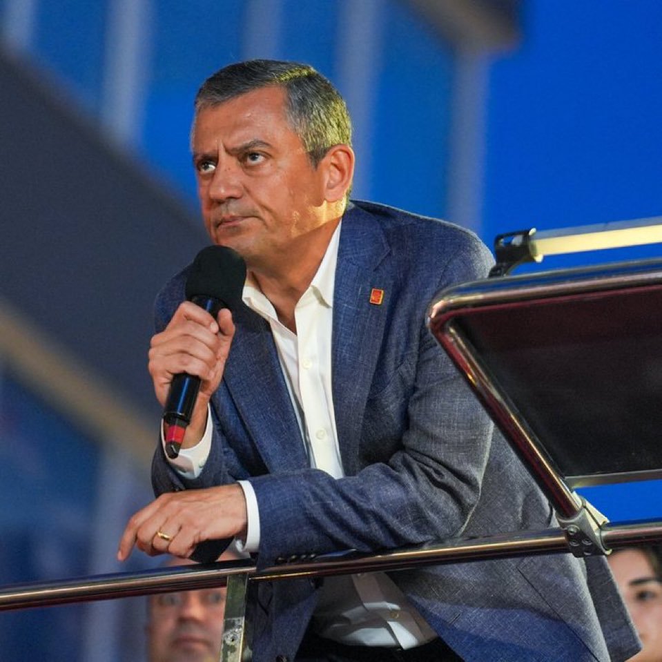 Fikret_ozer00's tweet photo. Özgür Özel Cumhurbaşkanı adayı olsa oy verirmisiniz?

A-Evet
B-Hayır https://t.co/yvr73SR5rA
