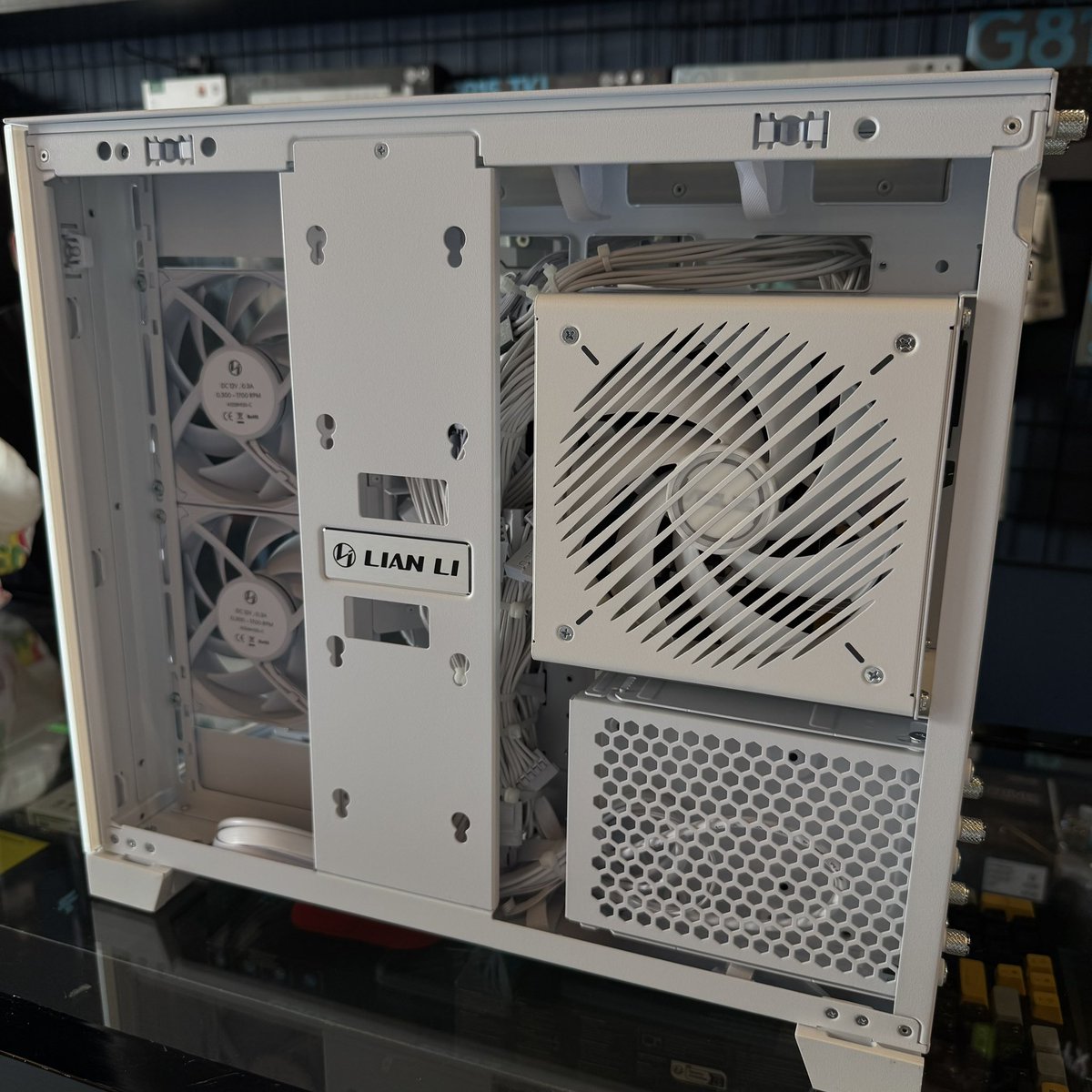 feehstore's tweet photo. تركيب تجميعة بي سي احترافية طالعة للعميل
المواصفات 

المعالج: R5 7600X
مذربورد: جيجابايت B850M Wifi6E DDR5
كرت الشاشة: جيجابايت RX9060 XT 16GB
الرامات: kingston 16GB DDR5 6400Hz
هارد: KLEVV 1TB M.2 5000MB/s
المبرد: Spear 17 everest 24mm ARGB
مزود الطاقة: Asus 750w
الكيس: Lian Li O11D mini v2