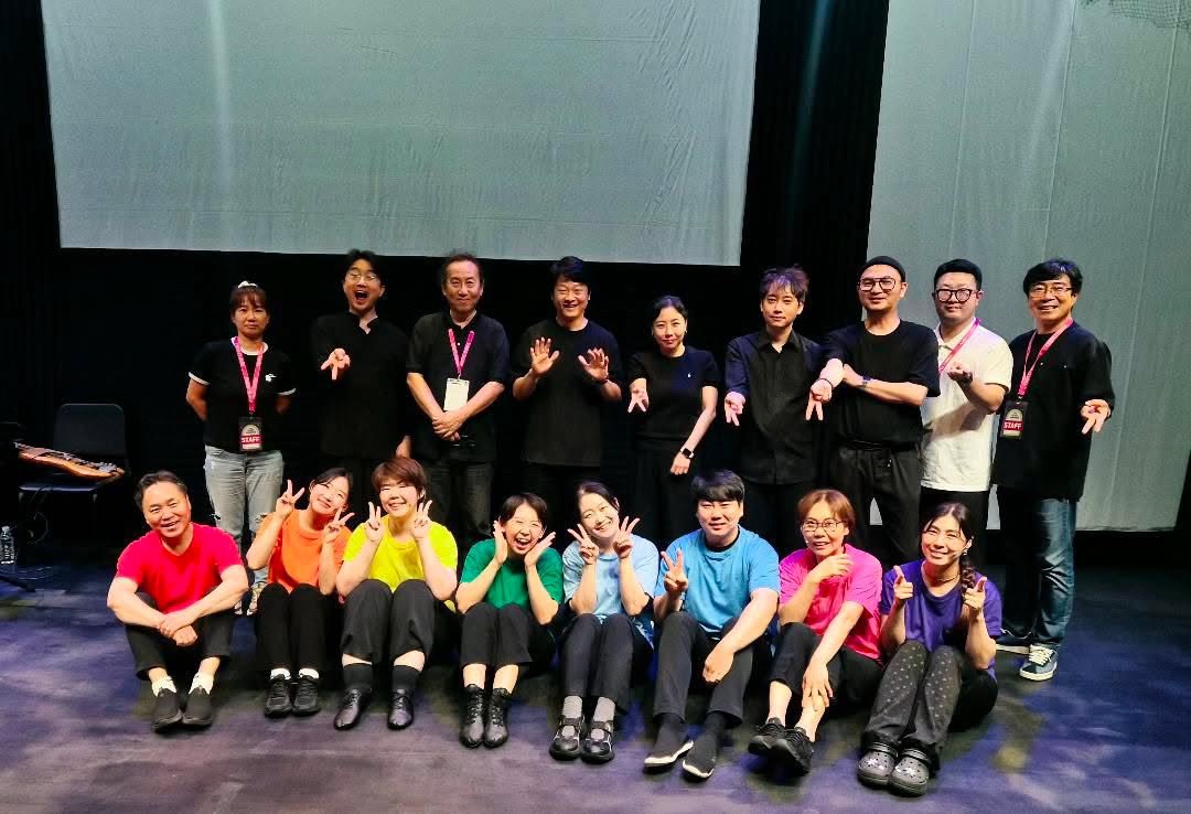 KikuKayo's tweet photo. 無事に役目を終えて明日日本に帰ります🫡
アシテジコリアのフェスティバルにて『랑랑벌 때때롱』の日本人キャストとして出演させていただきました。
はじめましてのキャストたちと短い時間の稽古でしたが素敵な作品になりました😊
またいつかお会いましょう〜！ https://t.co/K6EgBqdWdX