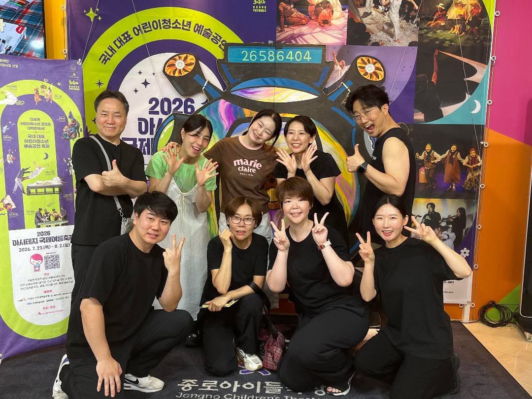 KikuKayo's tweet photo. 無事に役目を終えて明日日本に帰ります🫡
アシテジコリアのフェスティバルにて『랑랑벌 때때롱』の日本人キャストとして出演させていただきました。
はじめましてのキャストたちと短い時間の稽古でしたが素敵な作品になりました😊
またいつかお会いましょう〜！ https://t.co/K6EgBqdWdX