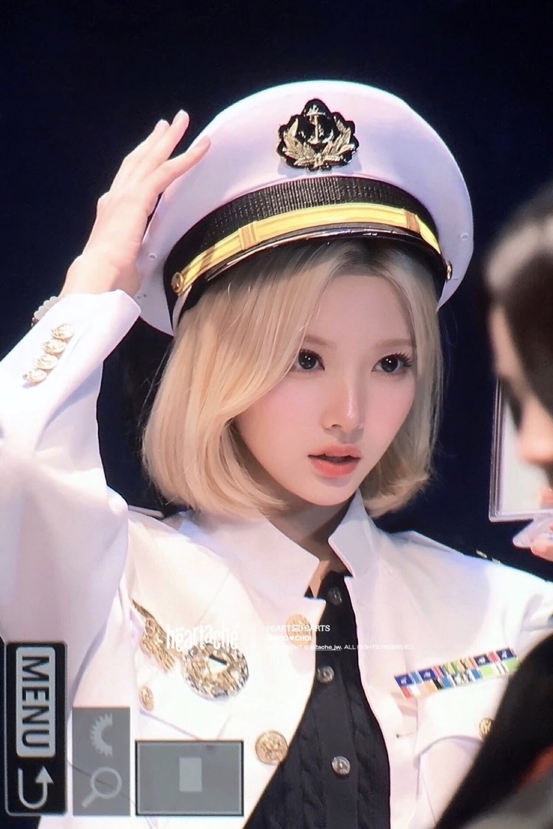heeaaors's tweet photo. 지우 팬싸 했던 것 중에 제일 좋았던 컨셉 https://t.co/8jVnoCubZ3