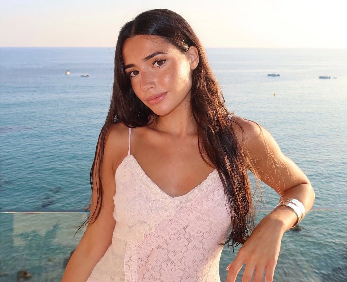 marcwdri's tweet photo. gavi's fans hate her because she's pretty :) https://t.co/34QV05lHzE