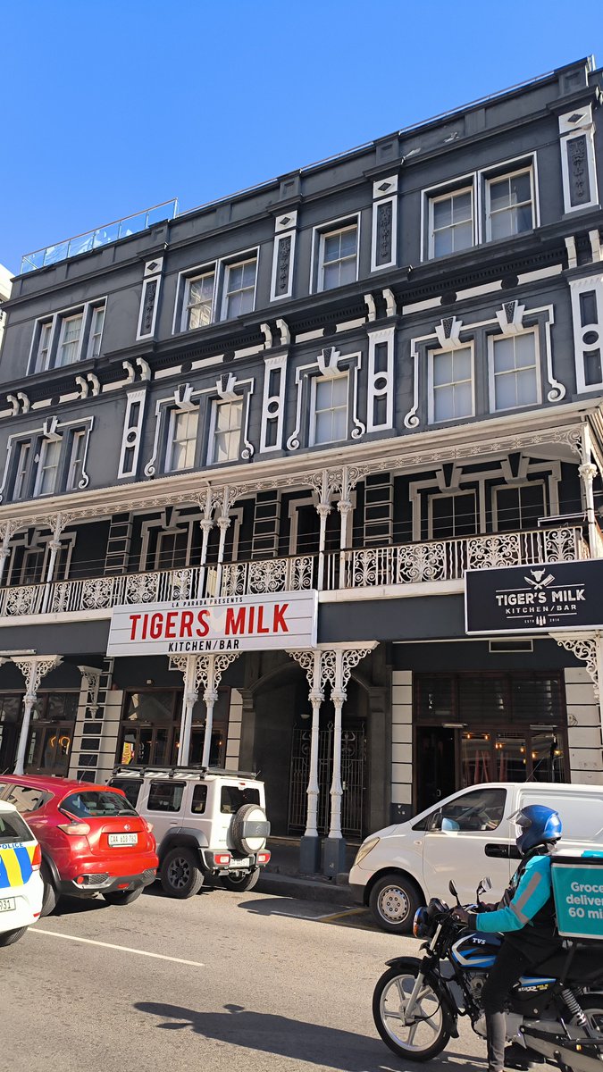 AGRACIAFORES's tweet photo. Hemos llegado a Ciudad del Cabo por la noche,sus calles están silenciosas por el barrio Bo Kaap, pero tienen mucha vida y encanto. Cenamos comida malaya y probamos los vinos sudafricanos; por la mañana visitamos su interesante centro histórico.Muy atractiva muy diversas! https://t.co/WB7CKfvQRw
