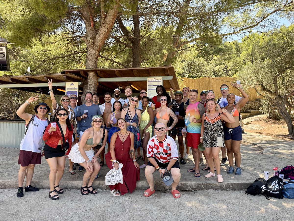 DefectedRecords's tweet photo. Another beautiful solos crew meet up… amazing to see so many of you travel to our festivals solo from all corners of the globe ❤️ 

#thelastdance https://t.co/IAZKuh8ejM