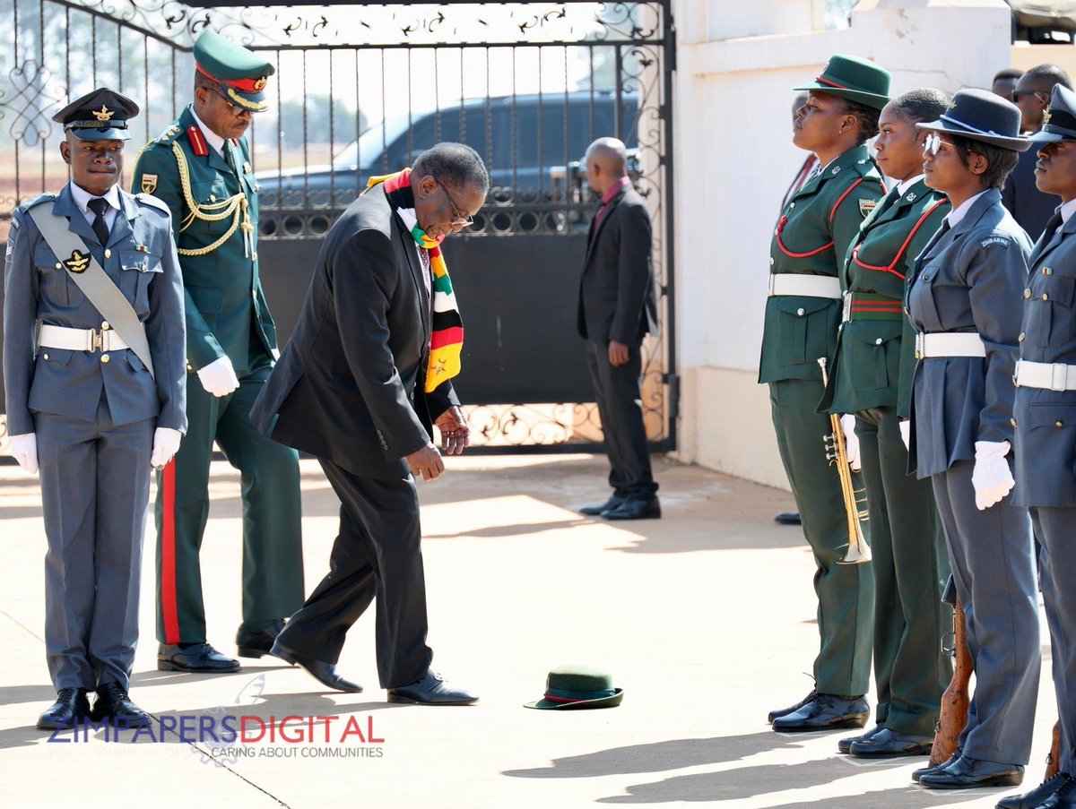 HeraldZimbabwe's tweet photo. SERVANT Leadership—-Commander in-chief of the Zimbabwe Defence Forces President Emmerson Mnangagwa picks the head dress of a soldier which fell before he inspected a guard of Honour at Zimbabwe National Defence University. 
📸 : Presidential Photographer John Manzongo https://t.co/k2XQDcWYDj