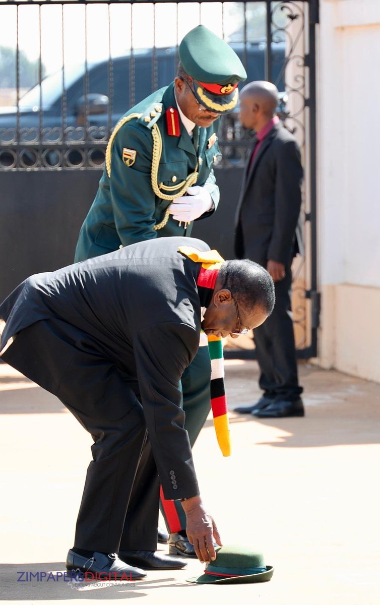 HeraldZimbabwe's tweet photo. SERVANT Leadership—-Commander in-chief of the Zimbabwe Defence Forces President Emmerson Mnangagwa picks the head dress of a soldier which fell before he inspected a guard of Honour at Zimbabwe National Defence University. 
📸 : Presidential Photographer John Manzongo https://t.co/k2XQDcWYDj
