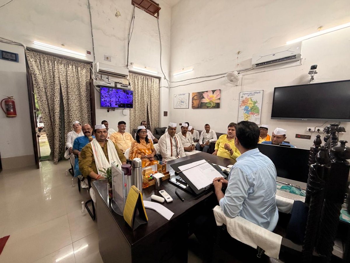 Educationalnew8's tweet photo. 🔥वेतनमान की मांग को लेकर शिक्षकों का मोतिहारी कूच, आर-पार की लड़ाई का ऐलान”
“🔥खाते में एक माह का वेतन नहीं, तब तक जारी रहेगा आंदोलन: शिक्षक संगठन” 

    वेतनमान की मांग पर शिक्षकों का बिगुल, मोतिहारी में विशाल आंदोलन आज”  https://t.co/WnSUwA7iCr 

https://t.co/TwlPEu73WJ https://t.co/gJsBUFto6X