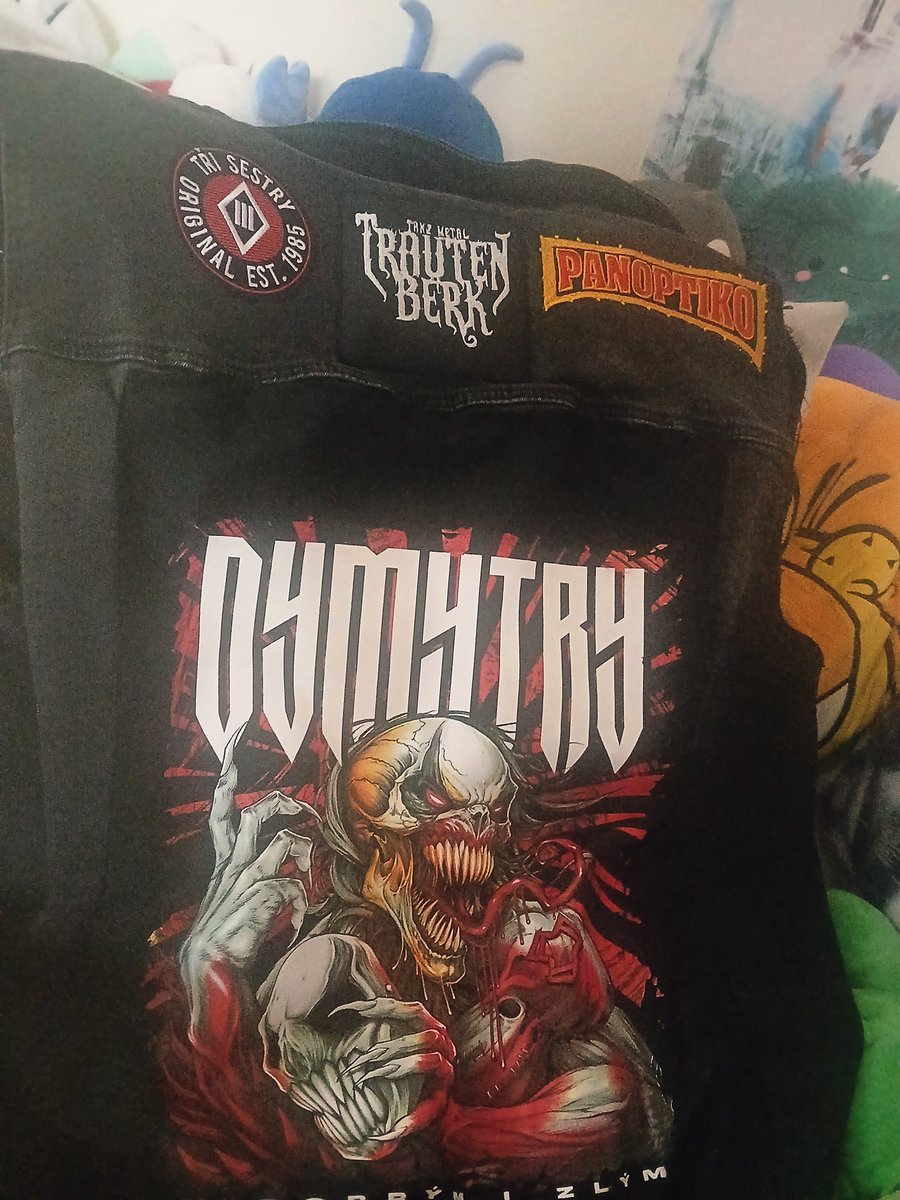 K0piga's tweet photo. My 3rd battle vest!! Czech edition! #battlevest #battlejacket #patches #Czech #metal #rock (i love adding Hashtags i know) https://t.co/KdSE0khUKe