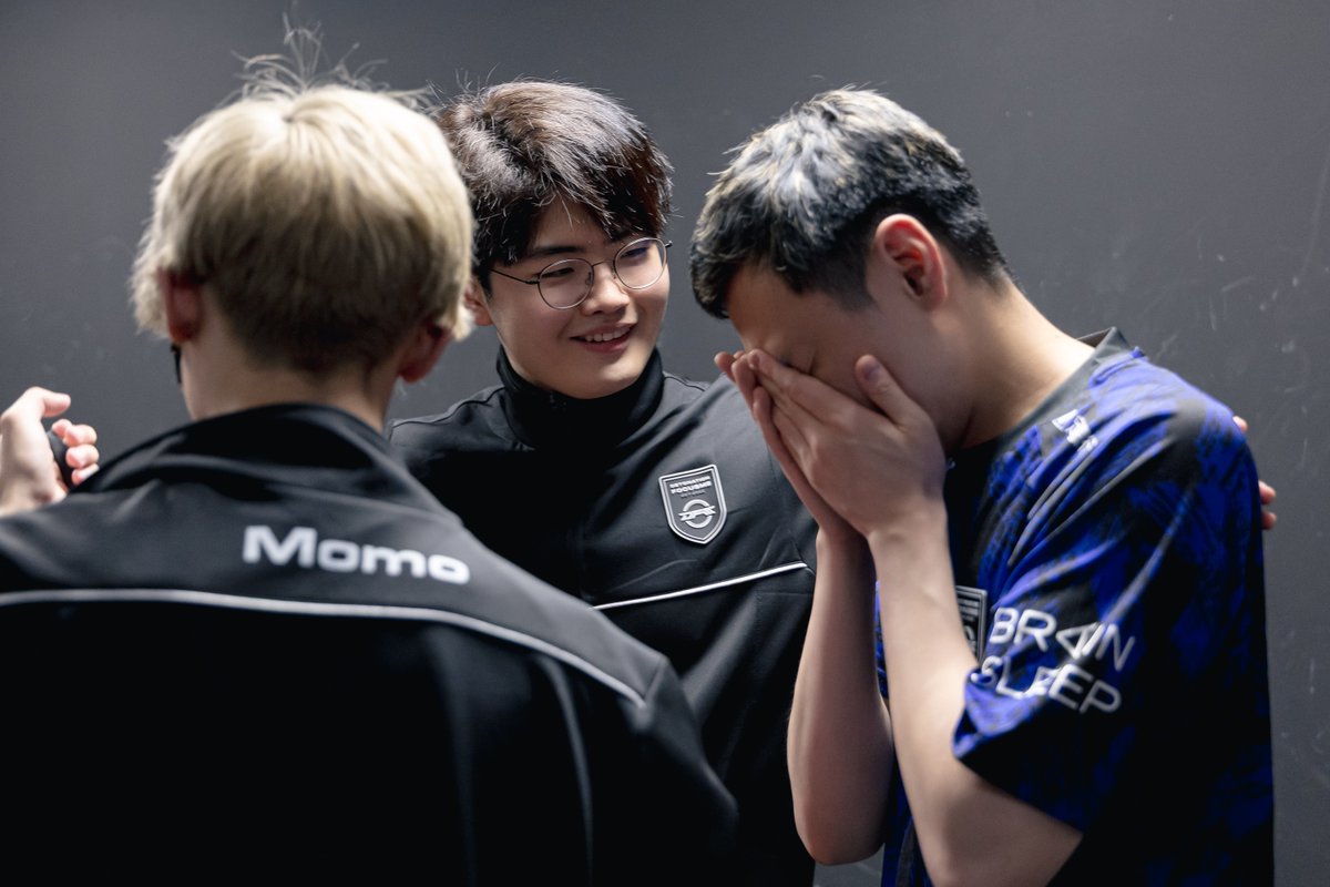 lolpacificen's tweet photo. Emotions ran high as DFM celebrated a big victory at the LCP today! 🫂 https://t.co/DkfTSMvH7c