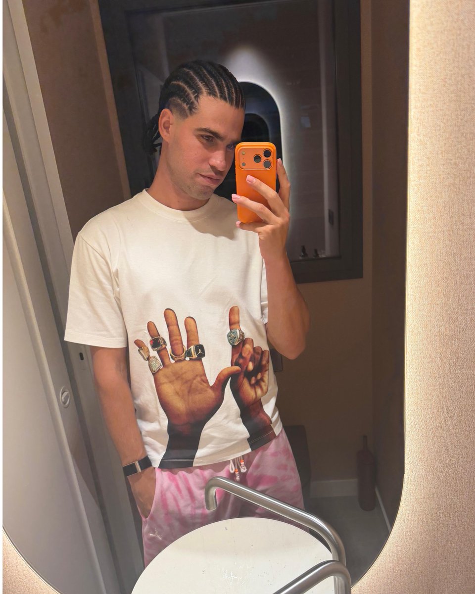 alcarazdaily's tweet photo. 🚨 New hairstyle 💇‍♂️🆕

[📱 Carlos Alcaraz IG] https://t.co/12eGr5WOv0