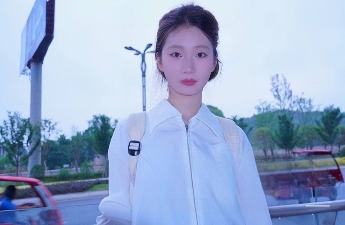 _lu_lian_'s tweet photo. 之前在小红书上约到一个特别听话的极品学生妹。
长相清纯甜美，眼睛又大又软，一说话就带着点楚楚可怜的劲儿，看一眼就让人心动。

@Sentoyun      @Sentodan
@Sentofen       @Sentoqing https://t.co/iXHC4LuQZQ