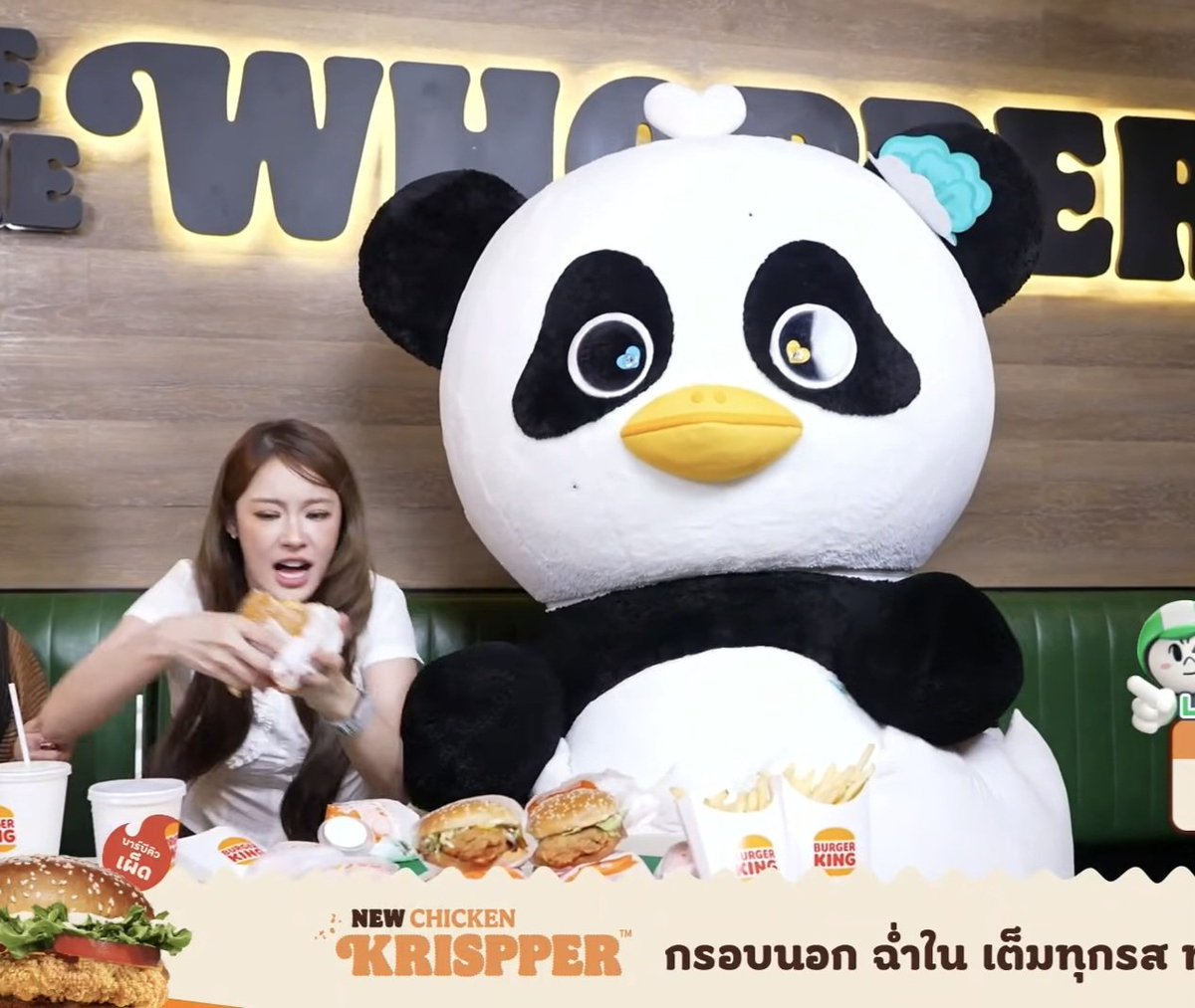 TAmore_SWNamtan's tweet photo. 😳

NAMTAN LUNAR X BURGER KING
#BKKrispperXNamtanLunar
#NamtanTipnaree
#Lunar https://t.co/hPk8gZytzU