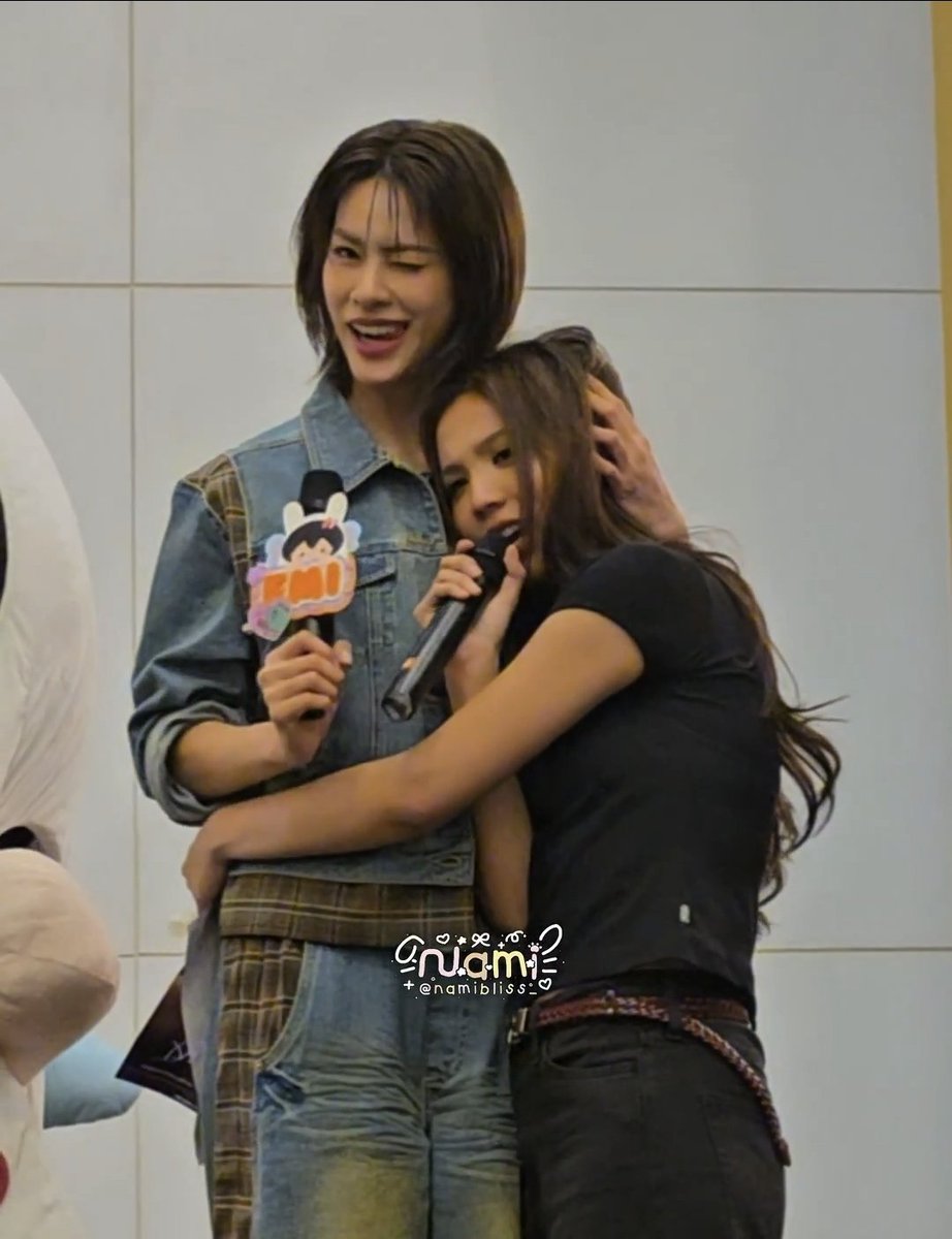 ZEIIK_Ss's tweet photo. พฤติกรรมเลียนแบบเว่อ555555555555555555555 นี่แหละน้า อยู่ด้วยกันบ่อย ๆ https://t.co/WADQxPlt6O