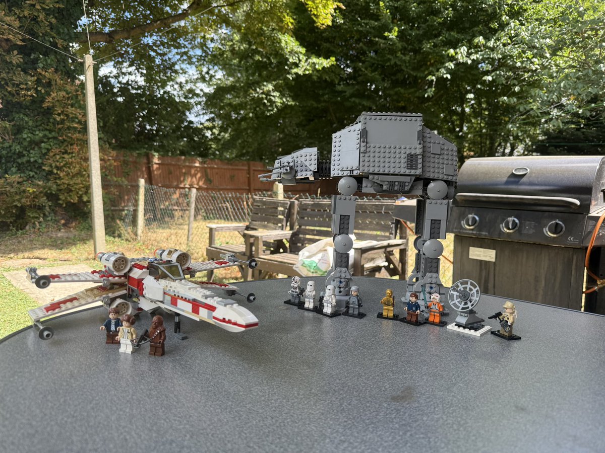 IainThompson6's tweet photo. Well the At At Walker kept me occupied for nearly 4 hrs today, and @charlie24817 spent about 2 hrs the other day building the X Wing. Thanks to Alfie for the donation of his #lego #legostarwars (they are also bigger than we thought 😱)
Right, what can I buy and build next 🤔🤔 https://t.co/hdY6gmPny4