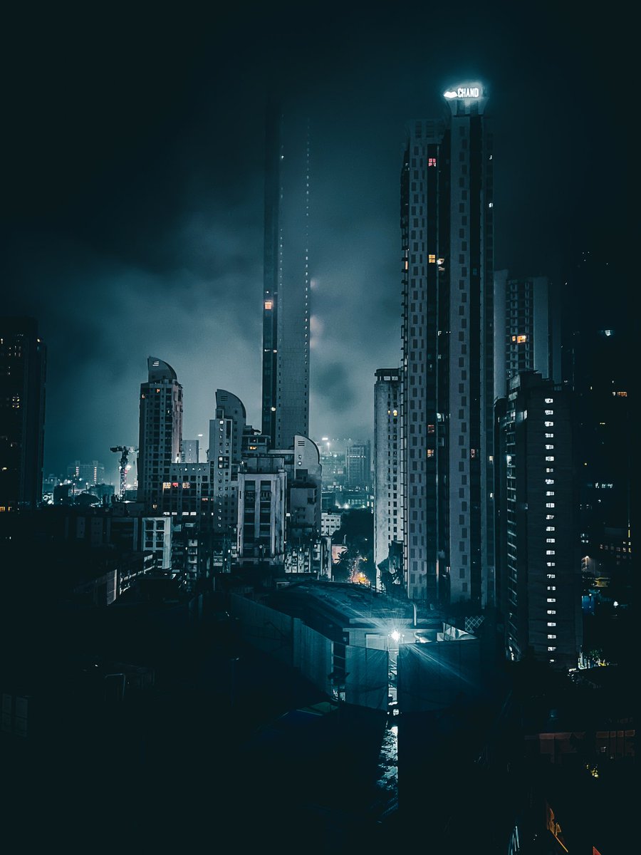ADARSHDAS583639's tweet photo. Bombay Monsoon 
Shot on iPhone https://t.co/TlRG2s6UqT